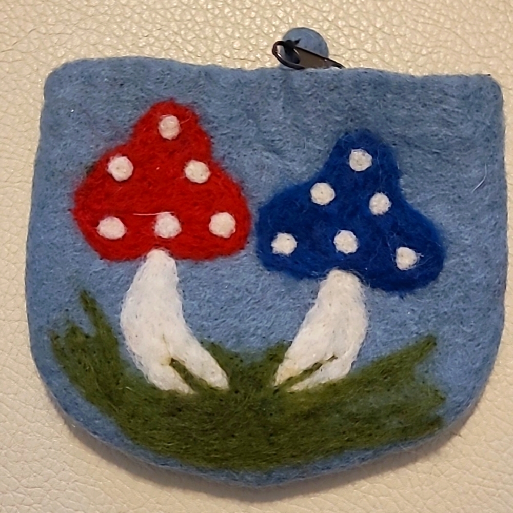 Mushroom felt coin purse